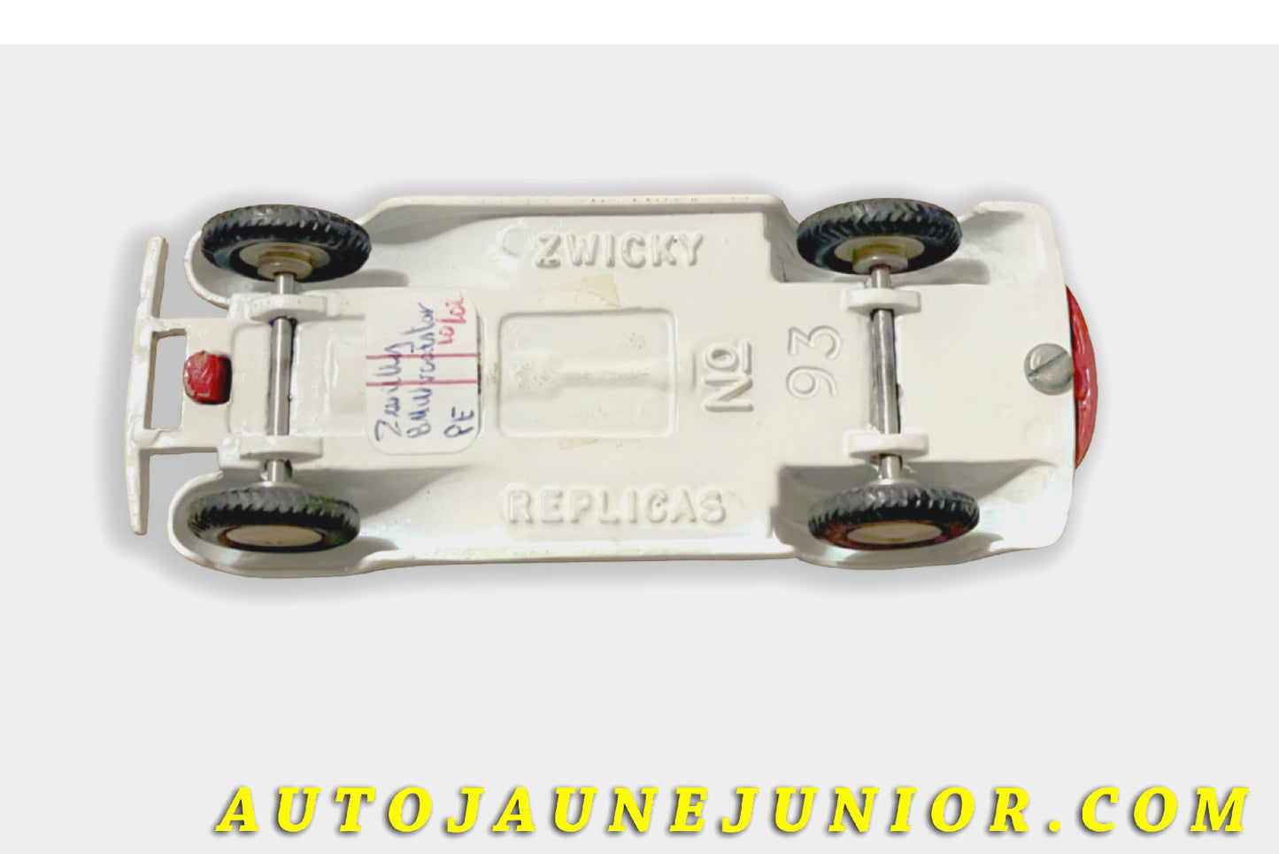 Le Zwicky BMW Roadster (réplique de Marklin en White metal) est en vente sur Auto Jaune Junior ! Découvrez nos collections de diecast Tekno, Politoys, Mebetoys, Mercury, Joal, Diapet, Märklin, TootsieToys.AutoJaune Junior ; Vous avez le même jouet ? Profitez de notre expertise pour vous accompagner dans la vente de vos modèles ou votre collection ! Nous achetons tous lots de miniatures ! Contactez nous !