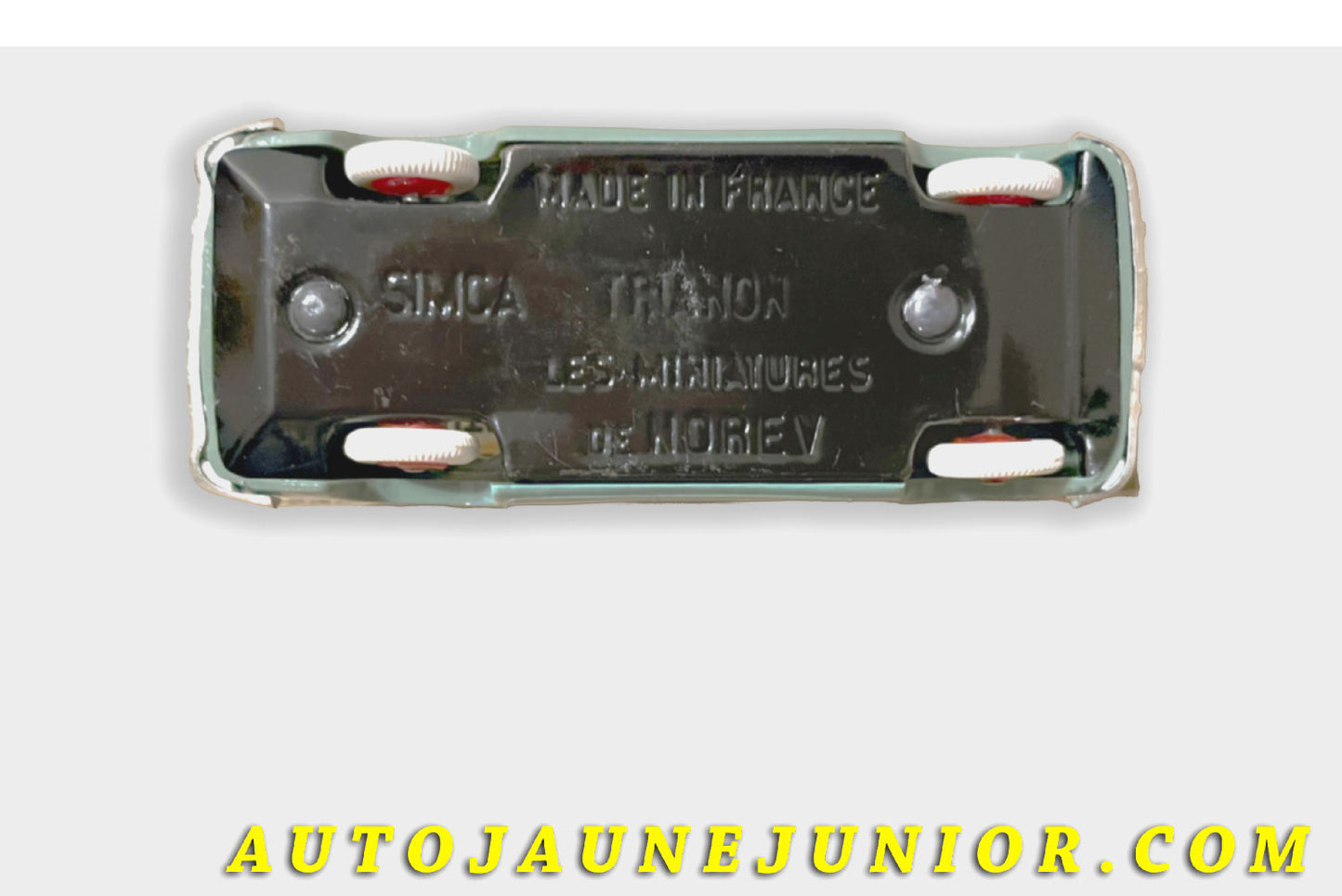 Le Norev Simca Trianon Berline est en vente sur Auto Jaune Junior ! Découvrez nos collections de diecast Tekno, Politoys, Mebetoys, Mercury, Joal, Diapet, Märklin, TootsieToys.AutoJaune Junior ; Vous avez le même jouet ? Profitez de notre expertise pour vous accompagner dans la vente de vos modèles ou votre collection ! Nous achetons tous lots de miniatures ! Contactez nous !