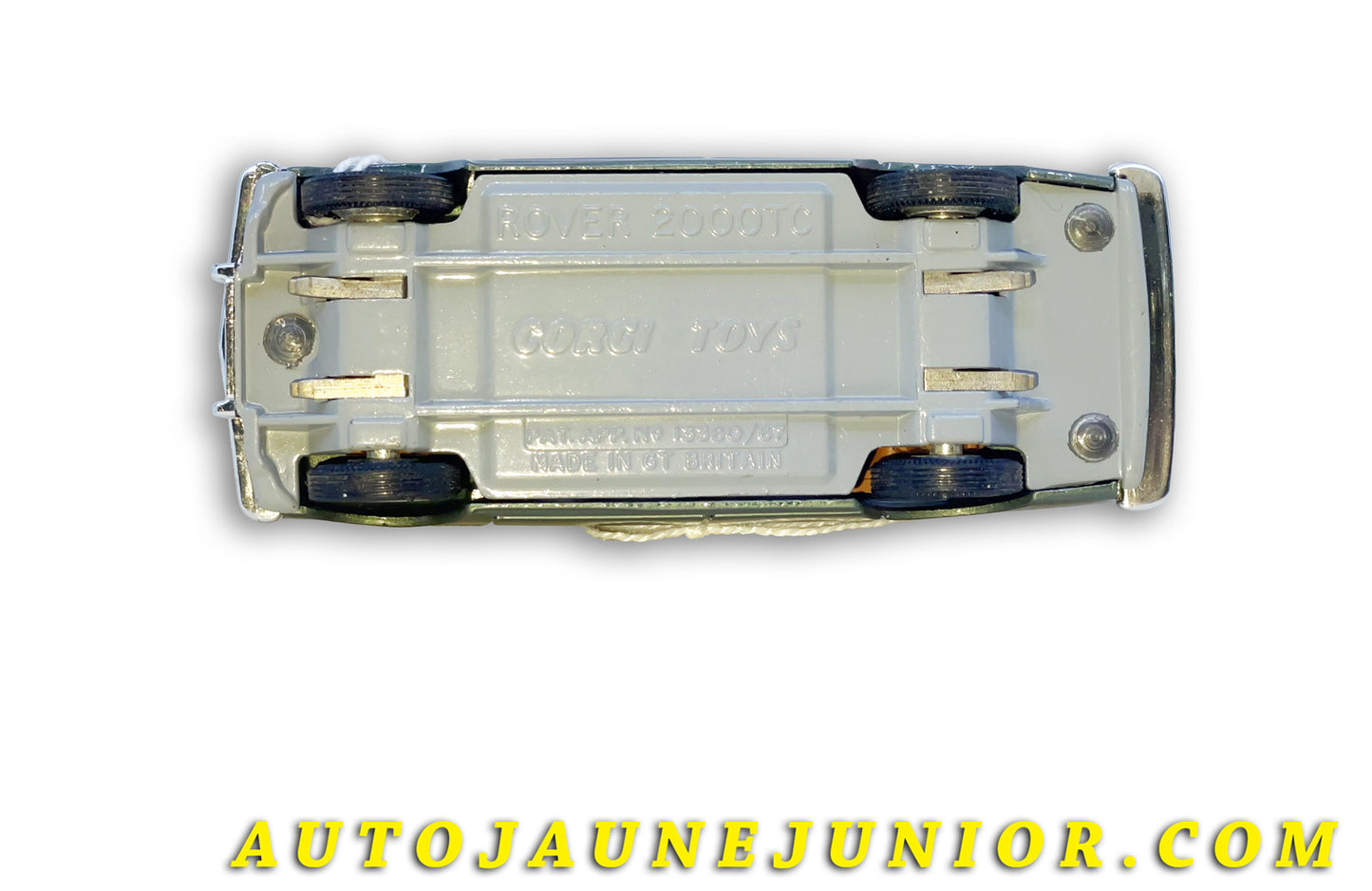 Le Corgi Toys Rover 2000 TC est en vente sur Auto Jaune Junior ! Découvrez nos collections de diecast Tekno, Politoys, Mebetoys, Mercury, Joal, Diapet, Märklin, TootsieToys.AutoJaune Junior ; Vous avez le même jouet ? Profitez de notre expertise pour vous accompagner dans la vente de vos modèles ou votre collection ! Nous achetons tous lots de miniatures ! Contactez nous !