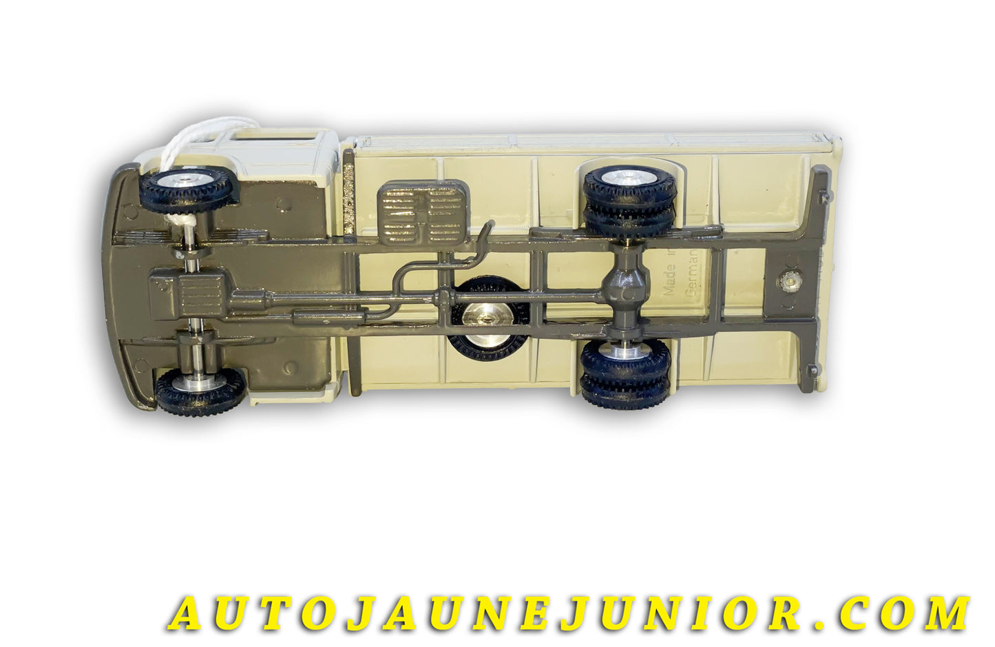 Le Cursor Mercedes L407D ridelles est en vente sur Auto Jaune Junior ! Découvrez nos collections de diecast Tekno, Politoys, Mebetoys, Mercury, Joal, Diapet, Märklin, TootsieToys.AutoJaune Junior ; Vous avez le même jouet ? Profitez de notre expertise pour vous accompagner dans la vente de vos modèles ou votre collection ! Nous achetons tous lots de miniatures ! Contactez nous !