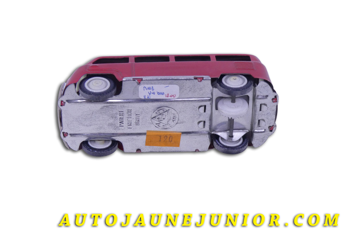Le AMB (Marchesini) Volkswagen Kombi E1 à friction (Rare) est en vente sur Auto Jaune Junior ! Découvrez nos collections de diecast Tekno, Politoys, Mebetoys, Mercury, Joal, Diapet, Märklin, TootsieToys.AutoJaune Junior ; Vous avez le même jouet ? Profitez de notre expertise pour vous accompagner dans la vente de vos modèles ou votre collection ! Nous achetons tous lots de miniatures ! Contactez nous !