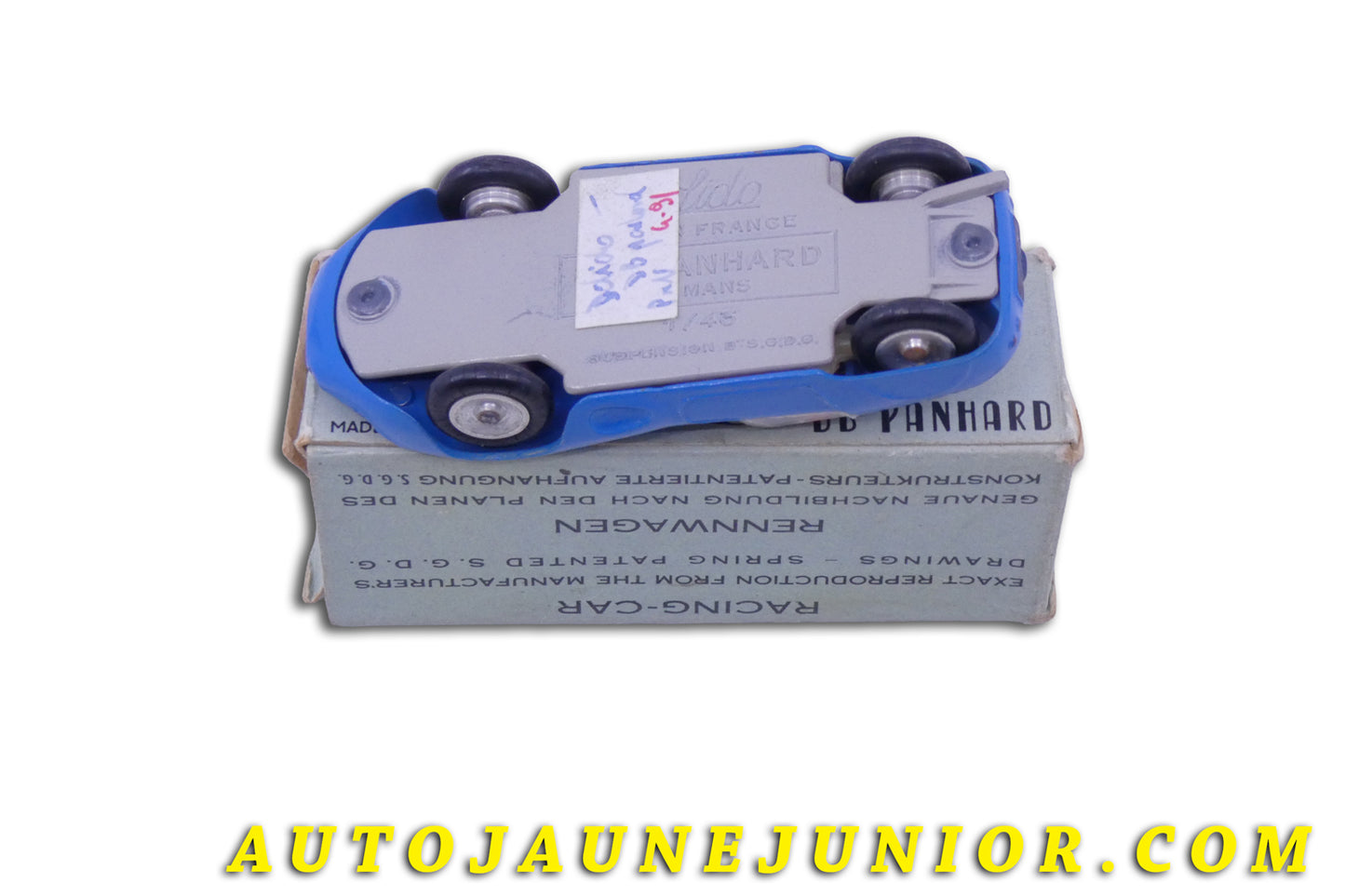 Le Solido DB Panhard Barquette (Première boite) est en vente sur Auto Jaune Junior ! Découvrez nos collections de diecast Tekno, Politoys, Mebetoys, Mercury, Joal, Diapet, Märklin, TootsieToys.AutoJaune Junior ; Vous avez le même jouet ? Profitez de notre expertise pour vous accompagner dans la vente de vos modèles ou votre collection ! Nous achetons tous lots de miniatures ! Contactez nous !