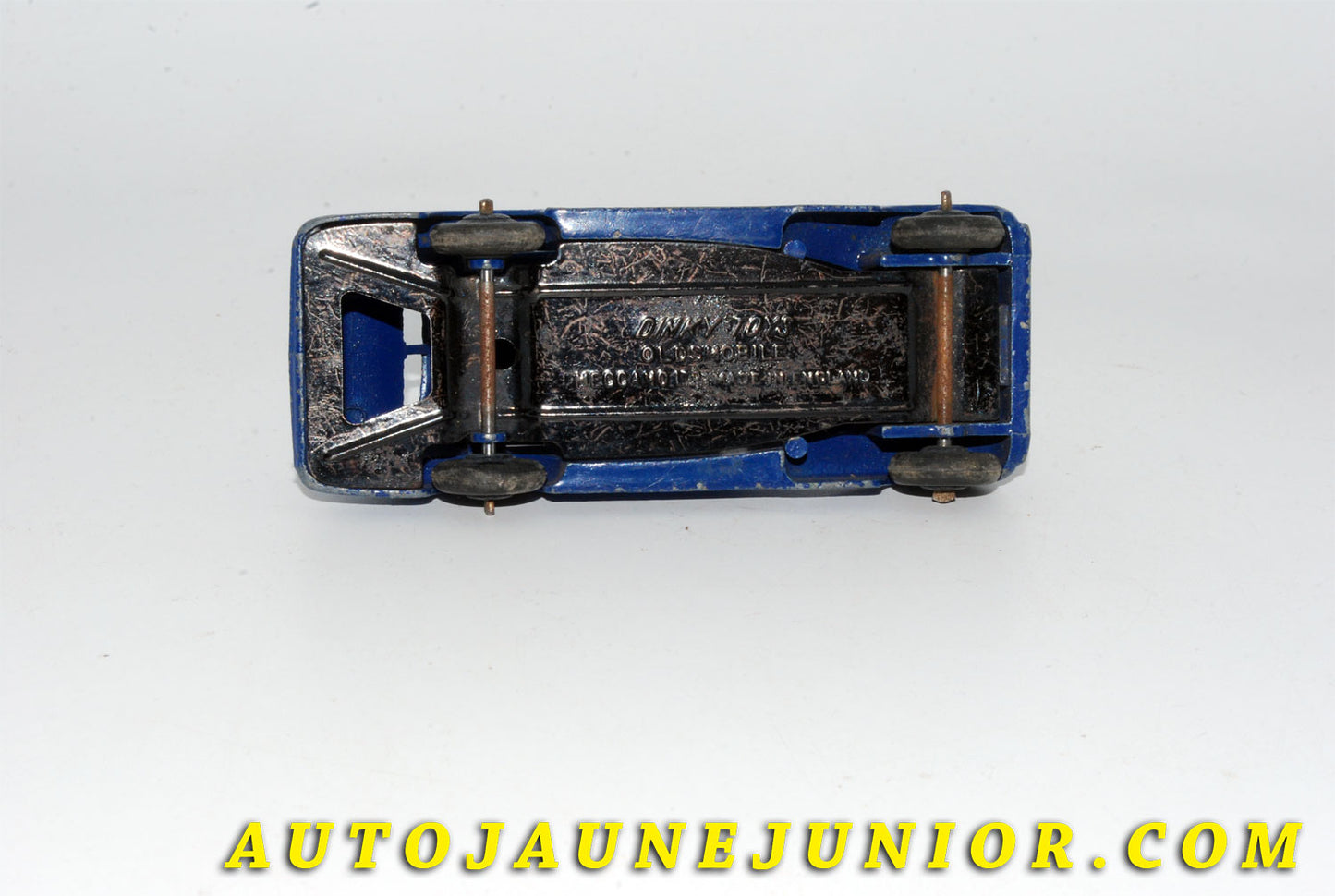 Le #5507 - Dinky Toys - Oldsmobile - Six Berline est en vente sur Auto Jaune Junior ! Tekno, Politoys, Mebetoys, Mercury, Joal, Diapet, Märklin, TootsieToys.Vous avez le même jouet ? Profitez de notre expertise pour vous accompagner dans la vente de vos modèles ou votre collection ! Nous achetons tous lots de miniatures ! Contactez nous ! contact@autojaunejunior.com.