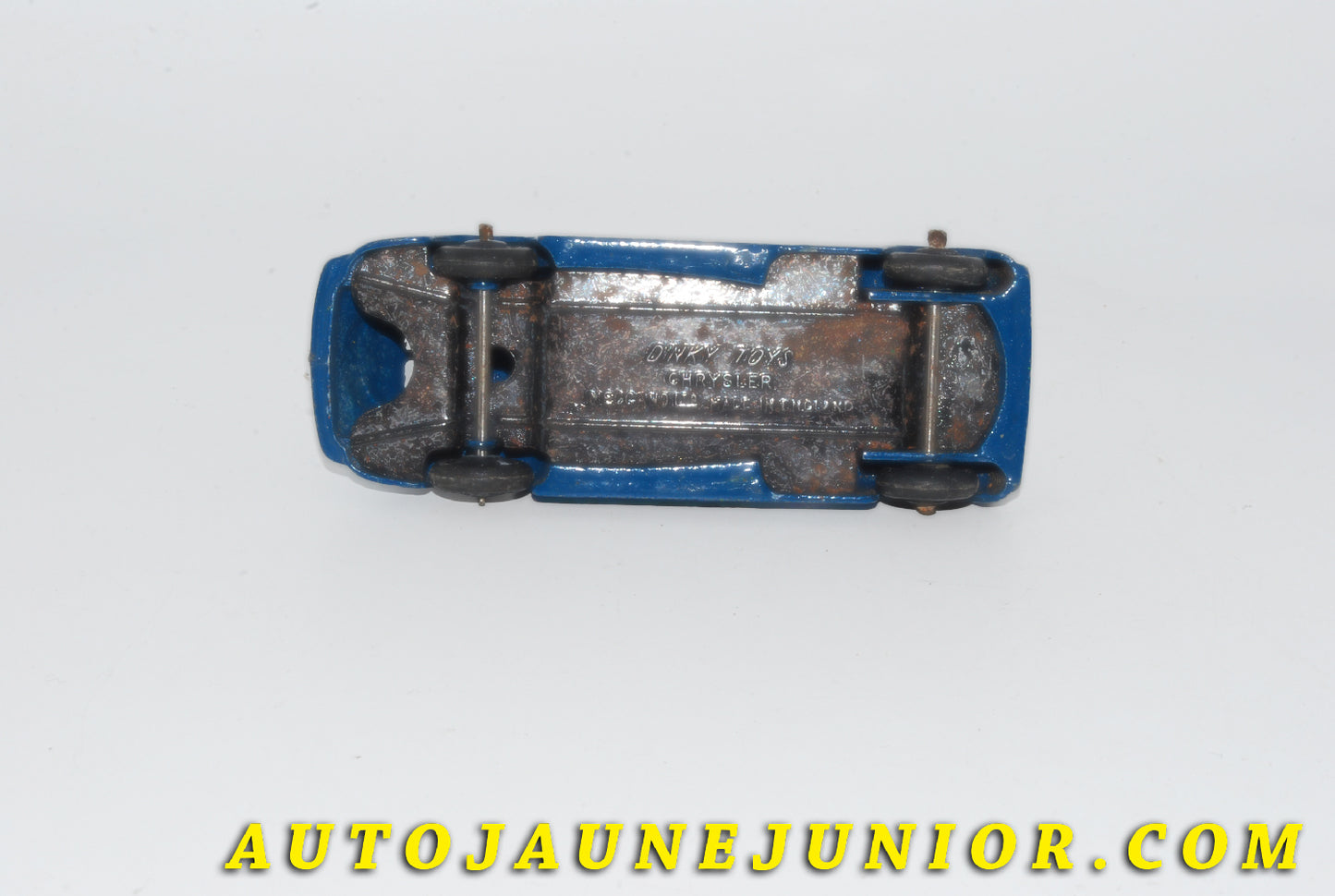 Le #5521 - Dinky Toys - Chrysler - Royal Saloon est en vente sur Auto Jaune Junior ! Tekno, Politoys, Mebetoys, Mercury, Joal, Diapet, Märklin, TootsieToys.Vous avez le même jouet ? Profitez de notre expertise pour vous accompagner dans la vente de vos modèles ou votre collection ! Nous achetons tous lots de miniatures ! Contactez nous ! contact@autojaunejunior.com.