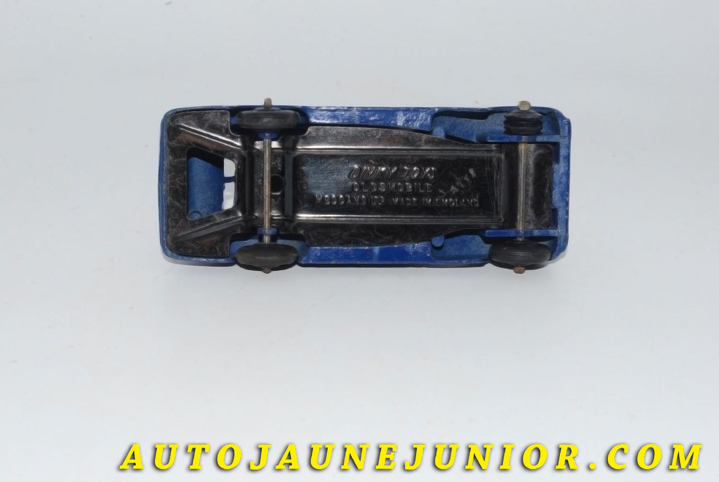 Le #5526 - Dinky Toys - Oldsmobile - 6 Berline "Saloon" est en vente sur Auto Jaune Junior ! Tekno, Politoys, Mebetoys, Mercury, Joal, Diapet, Märklin, TootsieToys.Vous avez le même jouet ? Profitez de notre expertise pour vous accompagner dans la vente de vos modèles ou votre collection ! Nous achetons tous lots de miniatures ! Contactez nous ! contact@autojaunejunior.com.
