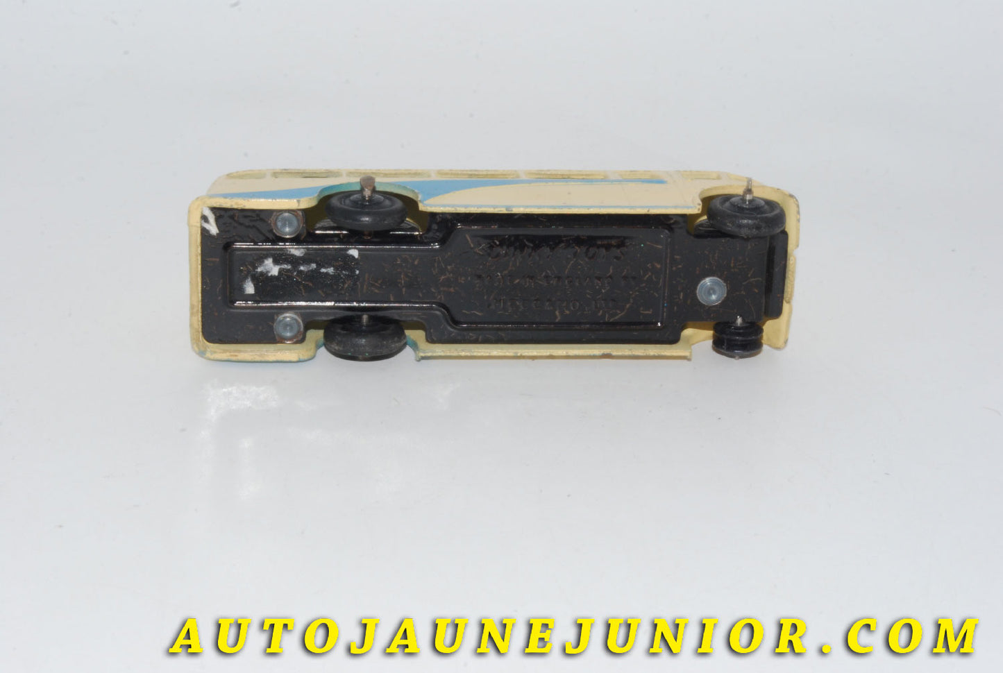Le #5537 - Dinky Toys - AEC - Car demi -Cabine (Half Cab) est en vente sur Auto Jaune Junior ! Tekno, Politoys, Mebetoys, Mercury, Joal, Diapet, Märklin, TootsieToys.Vous avez le même jouet ? Profitez de notre expertise pour vous accompagner dans la vente de vos modèles ou votre collection ! Nous achetons tous lots de miniatures ! Contactez nous ! contact@autojaunejunior.com.