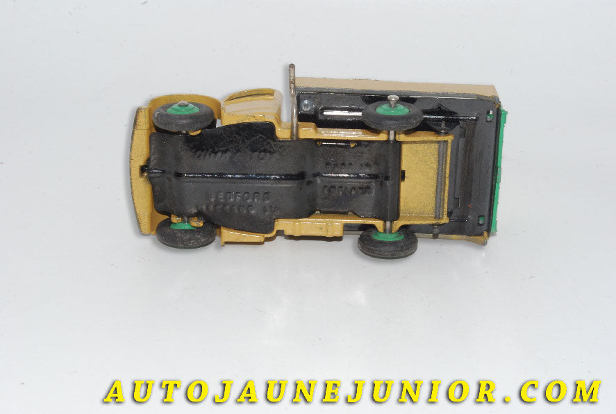 Le #5547 - Dinky Toys - Bedford - "O" benne à ordures - Refuse Wagon
RARE VERSION ! (Volets et jantes de la même teinte !) est en vente sur Auto Jaune Junior ! Tekno, Politoys, Mebetoys, Mercury, Joal, Diapet, Märklin, TootsieToys.Vous avez le même jouet ? Profitez de notre expertise pour vous accompagner dans la vente de vos modèles ou votre collection ! Nous achetons tous lots de miniatures ! Contactez nous ! contact@autojaunejunior.com.