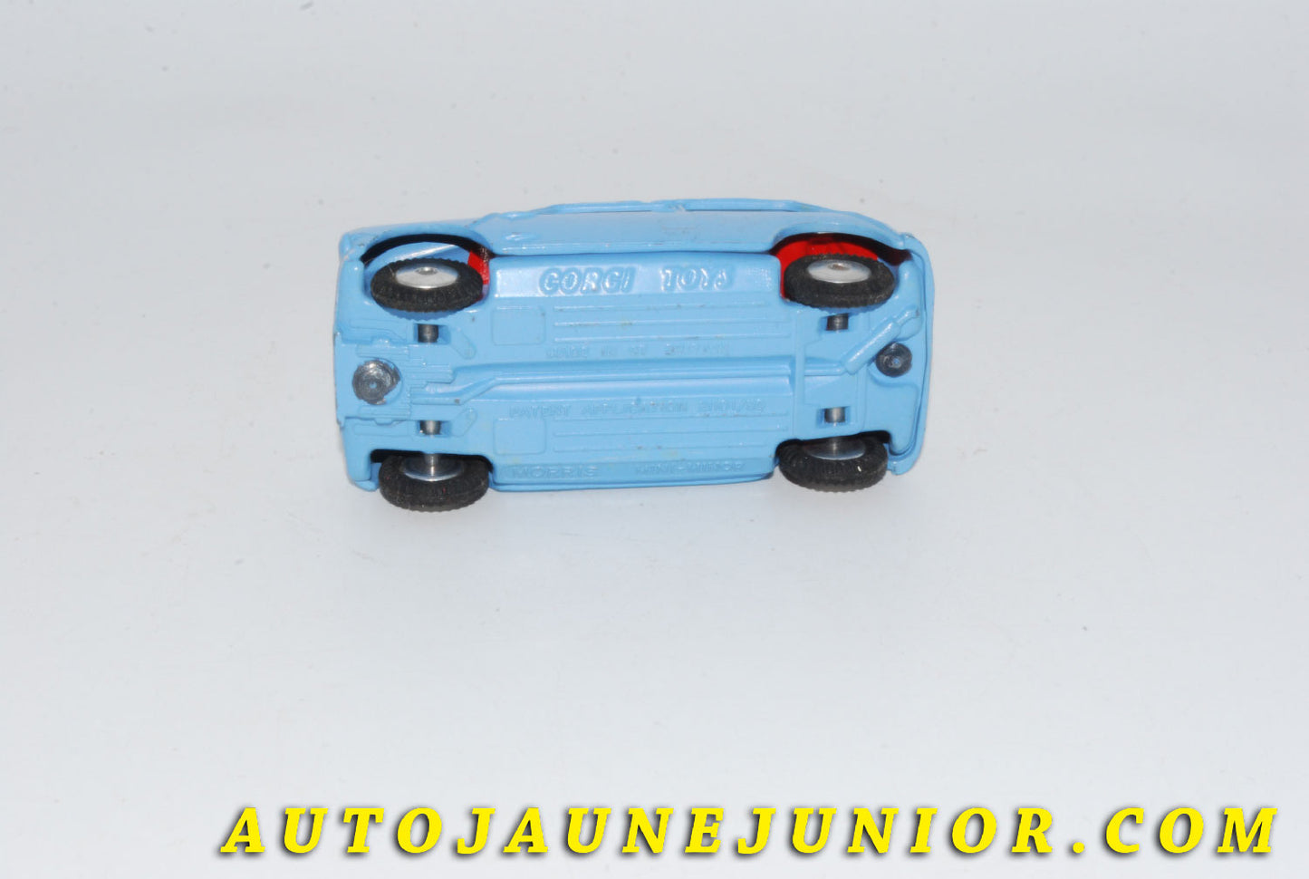 Le #5552 - Corgi Toys - Morris - Mini Minor - Premier type est en vente sur Auto Jaune Junior ! Tekno, Politoys, Mebetoys, Mercury, Joal, Diapet, Märklin, TootsieToys.Vous avez le même jouet ? Profitez de notre expertise pour vous accompagner dans la vente de vos modèles ou votre collection ! Nous achetons tous lots de miniatures ! Contactez nous ! contact@autojaunejunior.com.
