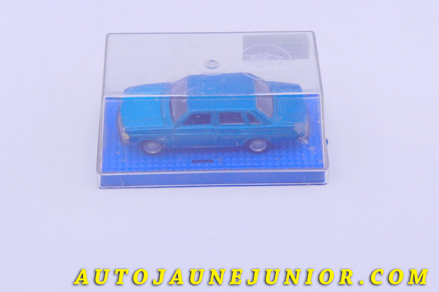 Le #5826 - Nacoral - Volvo - 144 Berline est en vente sur Auto Jaune Junior ! Tekno, Politoys, Mebetoys, Mercury, Joal, Diapet, Märklin, TootsieToys.Vous avez le même jouet ? Profitez de notre expertise pour vous accompagner dans la vente de vos modèles ou votre collection ! Nous achetons tous lots de miniatures ! Contactez nous ! contact@autojaunejunior.com.