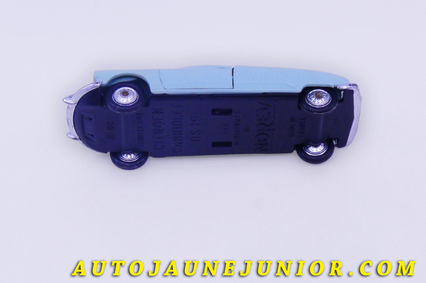 Le #6171 - Norev - Citroën - DS 19 Cabriolet est en vente sur Auto Jaune Junior ! Tekno, Politoys, Mebetoys, Mercury, Joal, Diapet, Märklin, TootsieToys.Vous avez le même jouet ? Profitez de notre expertise pour vous accompagner dans la vente de vos modèles ou votre collection ! Nous achetons tous lots de miniatures ! Contactez nous ! contact@autojaunejunior.com.