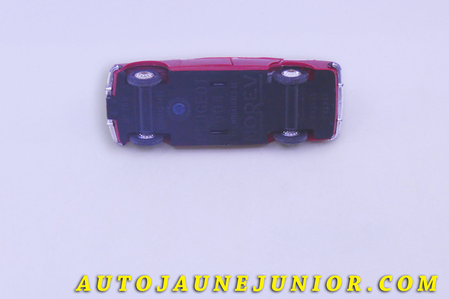 Le #6172 - Norev - Peugeot - 504 est en vente sur Auto Jaune Junior ! Tekno, Politoys, Mebetoys, Mercury, Joal, Diapet, Märklin, TootsieToys.Vous avez le même jouet ? Profitez de notre expertise pour vous accompagner dans la vente de vos modèles ou votre collection ! Nous achetons tous lots de miniatures ! Contactez nous ! contact@autojaunejunior.com.