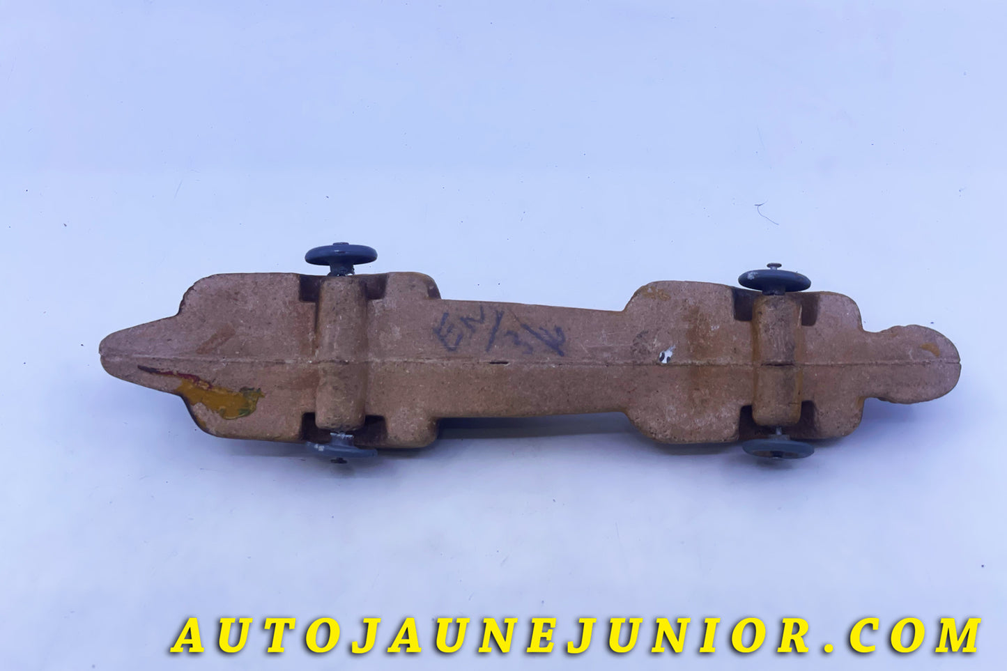 Le #6308 - Fabriquant inconnu Britanique - Auto de Recaord - Le monstre ! est en vente sur Auto Jaune Junior ! Tekno, Politoys, Mebetoys, Mercury, Joal, Diapet, Märklin, TootsieToys.Vous avez le même jouet ? Profitez de notre expertise pour vous accompagner dans la vente de vos modèles ou votre collection ! Nous achetons tous lots de miniatures ! Contactez nous ! contact@autojaunejunior.com.