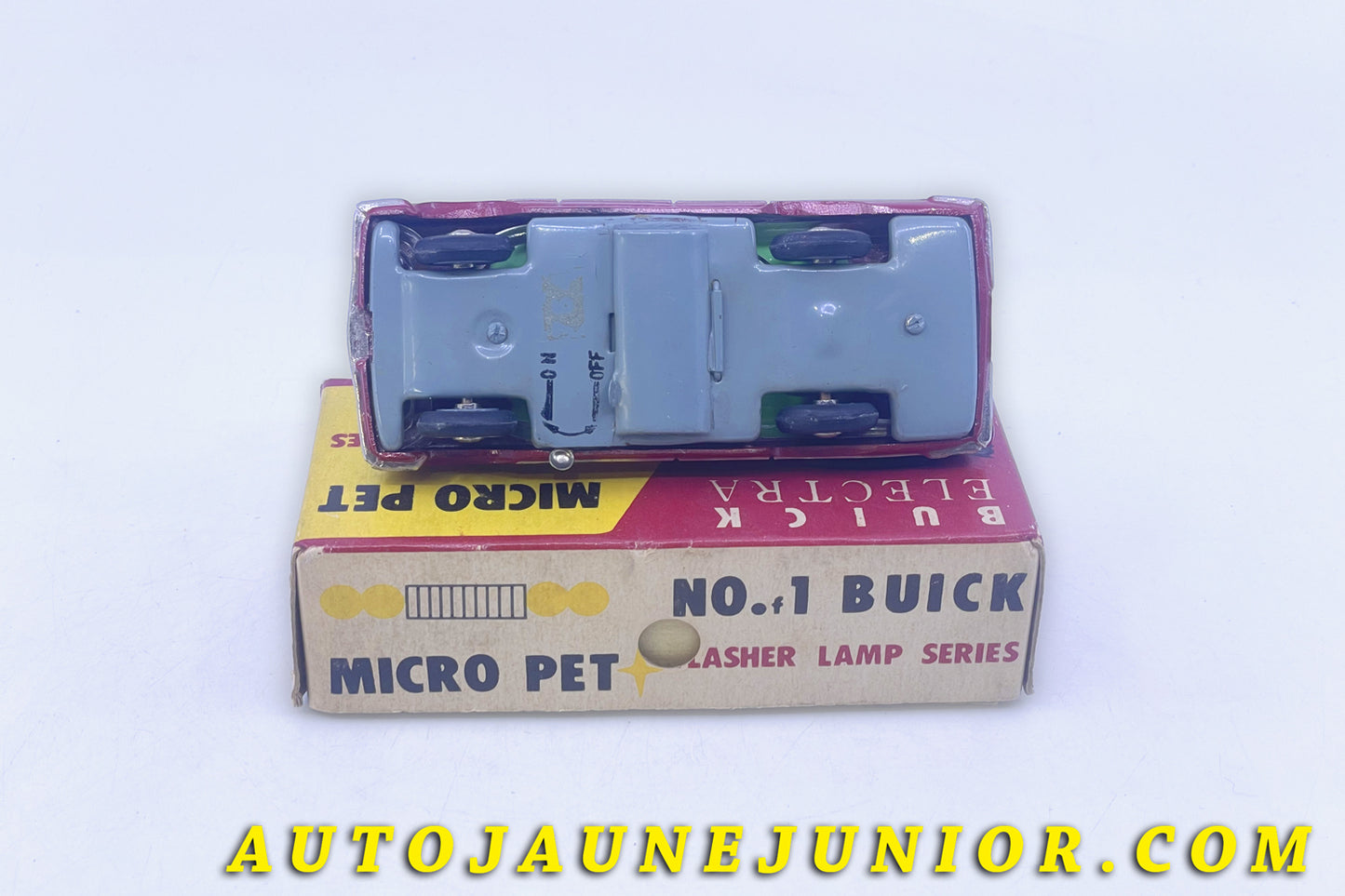 Le #6317 - Taiseiya Micro Pet - Buick - Electra (rare série - Fonctionnement à pile) est en vente sur Auto Jaune Junior ! Tekno, Politoys, Mebetoys, Mercury, Joal, Diapet, Märklin, TootsieToys.Vous avez le même jouet ? Profitez de notre expertise pour vous accompagner dans la vente de vos modèles ou votre collection ! Nous achetons tous lots de miniatures ! Contactez nous ! contact@autojaunejunior.com.