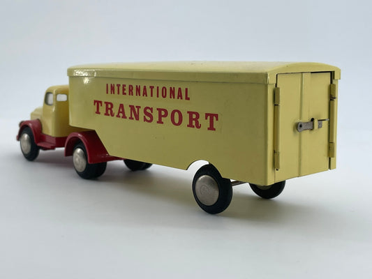 Le #3238 - Tekno - Volvo - N88 semi remorque "International Transport" est en vente sur Auto Jaune Junior ! Découvrez nos collections de diecast Minialuxe, CIJ, C-I-J, JRD, J-R-D, Matchbox, Majorette.. AutoJauneJunior.com: le site de vente en ligne et de partage pour les passionés de miniatures et collectionneurs de jouets anciens ! Des centaines de modèles en vente, et des nouveautés mises en ligne chaque jour à 21h00 !