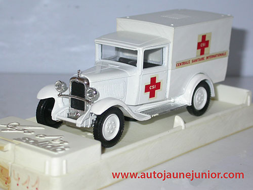 Solido C4F fourgon ambulance