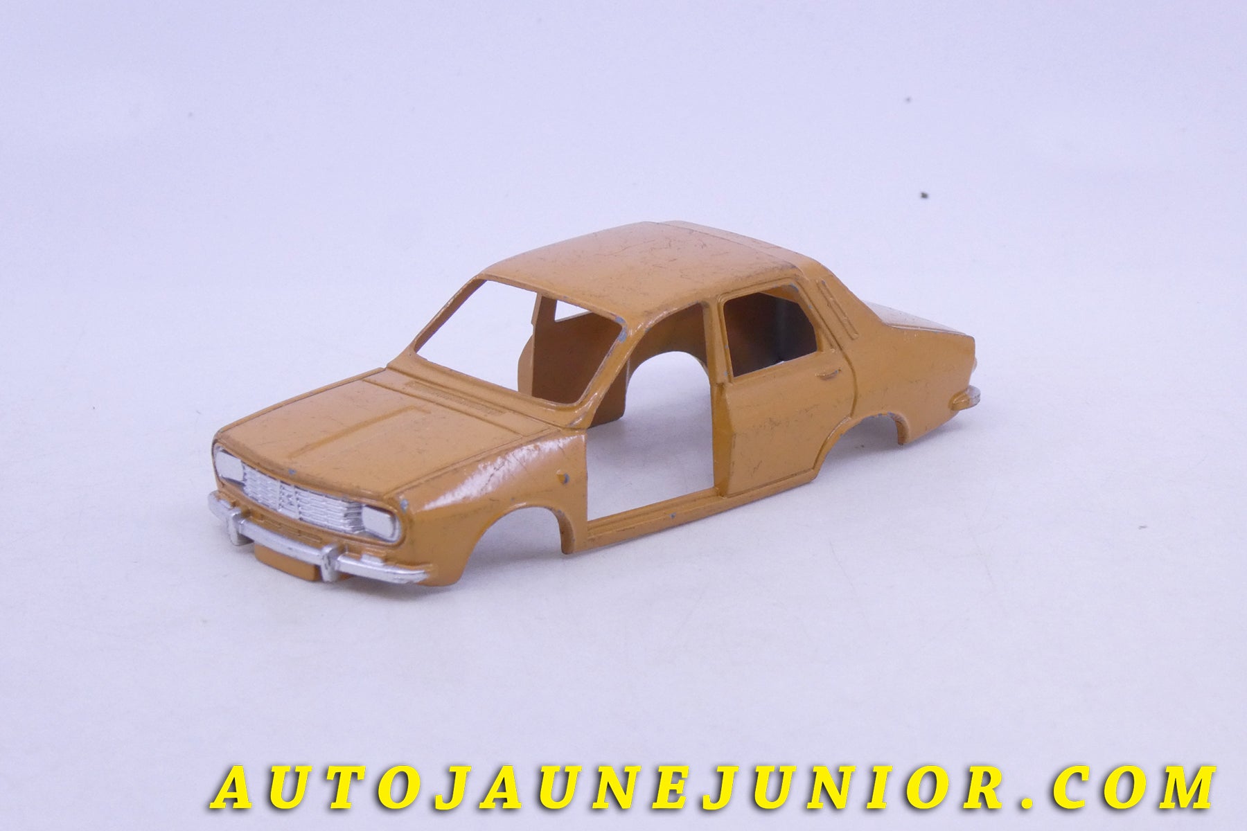Le Dinky Toys Renault R12 Berline (Coque peinte seule d'origine) est en vente sur Auto Jaune Junior ! Découvrez nos collections de diecast Dinky-Toys, Corgi, Corgi-Toys, Solido, Norev… AutoJaune Junior ; Retrouvez AutoJauneJunior au magasin AutoJaune Paris, ouvert en 1984 par Vincent Espinasse. 