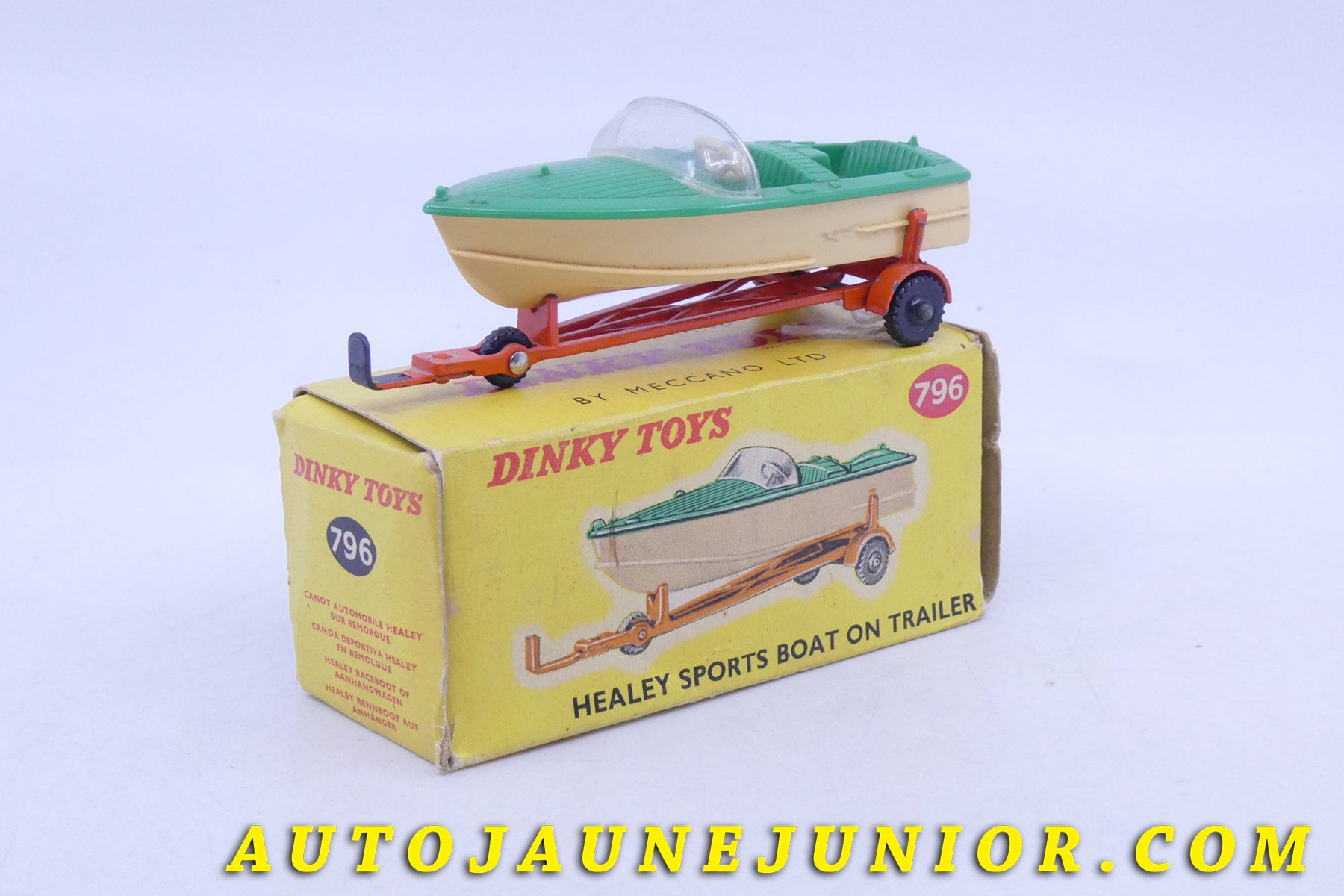 Le Dinky Toys Healey remorque avec hors bord est en vente sur Auto Jaune Junior ! Découvrez nos collections de diecast Dinky-Toys, Corgi, Corgi-Toys, Solido, Norev… AutoJaune Junior ; Retrouvez AutoJauneJunior au magasin AutoJaune Paris, ouvert en 1984 par Vincent Espinasse. 