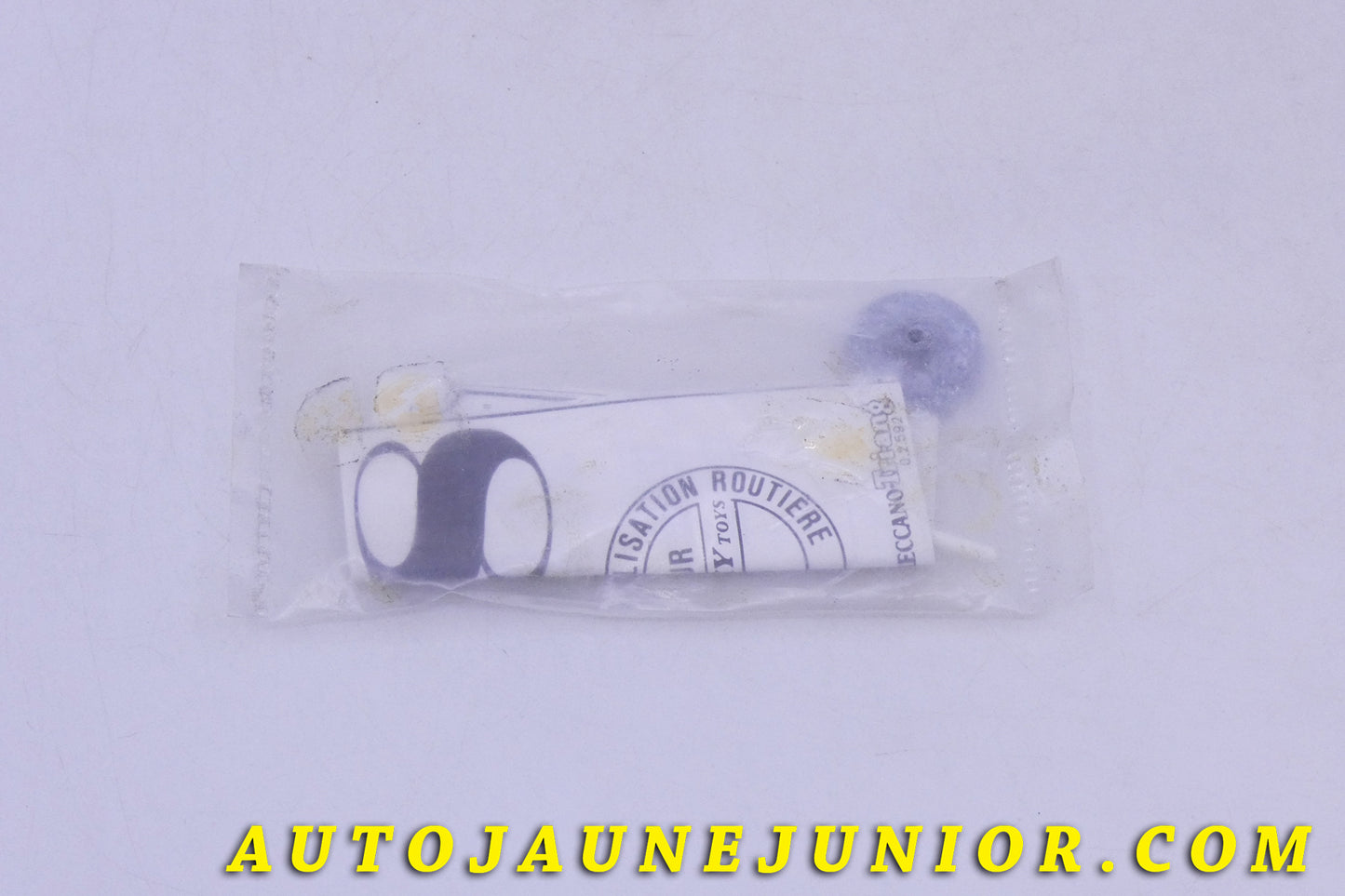 Le Dinky Toys Décoratif panneau virage droite gauche dangereux (Rare ; avec Abarth) est en vente sur Auto Jaune Junior ! Découvrez nos collections de diecast Dinky-Toys, Corgi, Corgi-Toys, Solido, Norev… AutoJaune Junior ; Retrouvez AutoJauneJunior au magasin AutoJaune Paris, ouvert en 1984 par Vincent Espinasse. 