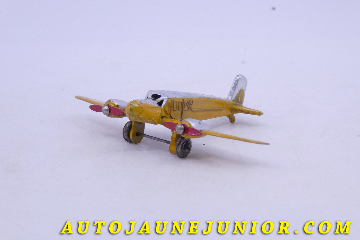 Le Dinky Toys Avion Potez 56 est en vente sur Auto Jaune Junior ! Découvrez nos collections de diecast Dinky-Toys, Corgi, Corgi-Toys, Solido, Norev… AutoJaune Junior ; Retrouvez AutoJauneJunior au magasin AutoJaune Paris, ouvert en 1984 par Vincent Espinasse. 