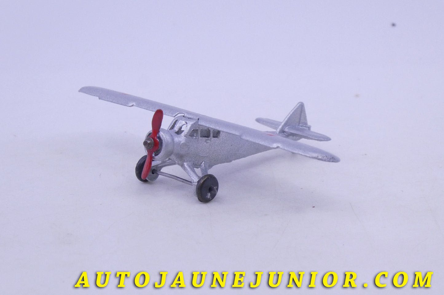 Le Dinky Toys Avion Potez 58 Sanitaire Croix rouge est en vente sur Auto Jaune Junior ! Découvrez nos collections de diecast Dinky-Toys, Corgi, Corgi-Toys, Solido, Norev… AutoJaune Junior ; Retrouvez AutoJauneJunior au magasin AutoJaune Paris, ouvert en 1984 par Vincent Espinasse. 