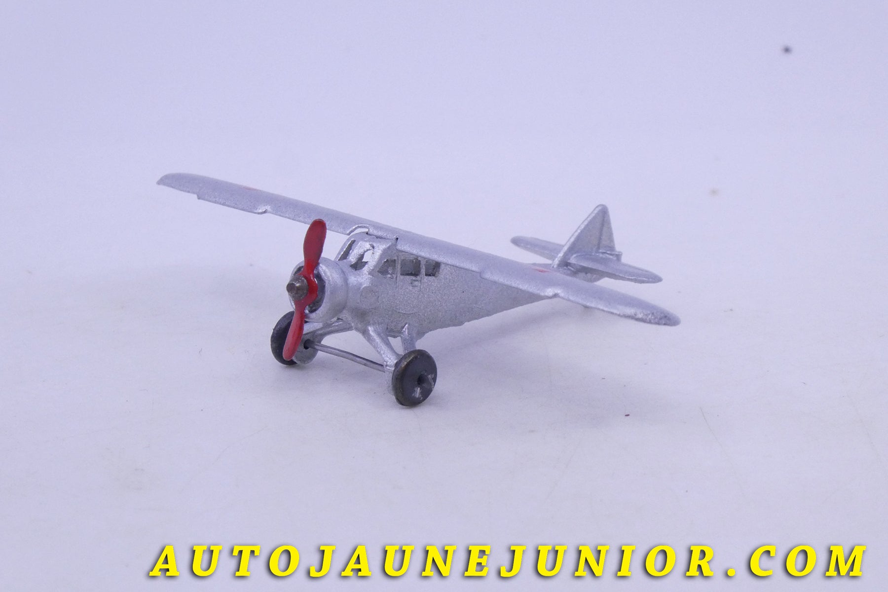 Le Dinky Toys Avion Potez 58 Sanitaire Croix rouge est en vente sur Auto Jaune Junior ! Découvrez nos collections de diecast Dinky-Toys, Corgi, Corgi-Toys, Solido, Norev… AutoJaune Junior ; Retrouvez AutoJauneJunior au magasin AutoJaune Paris, ouvert en 1984 par Vincent Espinasse. 