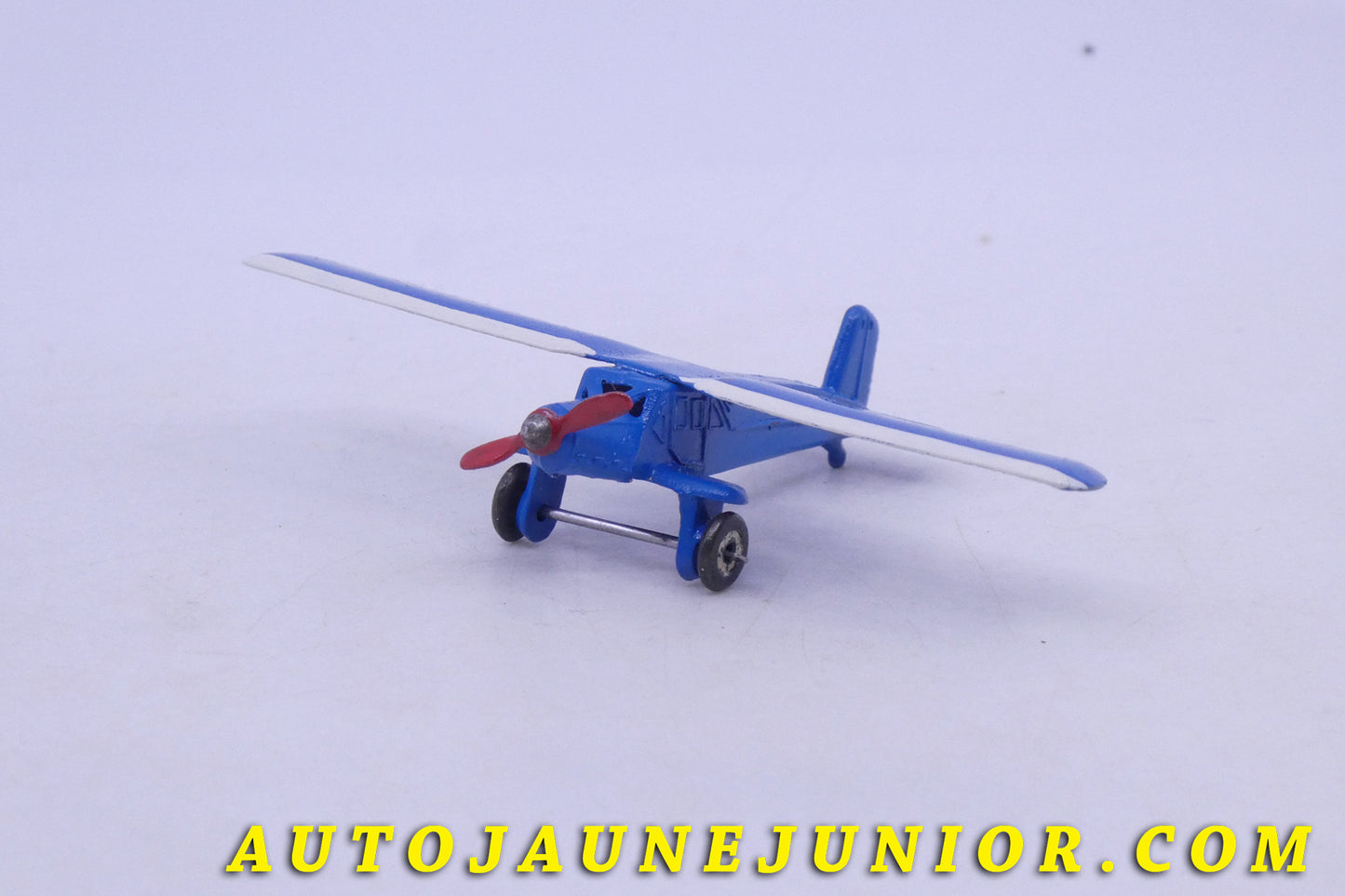 Le Dinky Toys Avion Henriot 180 hT est en vente sur Auto Jaune Junior ! Découvrez nos collections de diecast Dinky-Toys, Corgi, Corgi-Toys, Solido, Norev… AutoJaune Junior ; Retrouvez AutoJauneJunior au magasin AutoJaune Paris, ouvert en 1984 par Vincent Espinasse. 