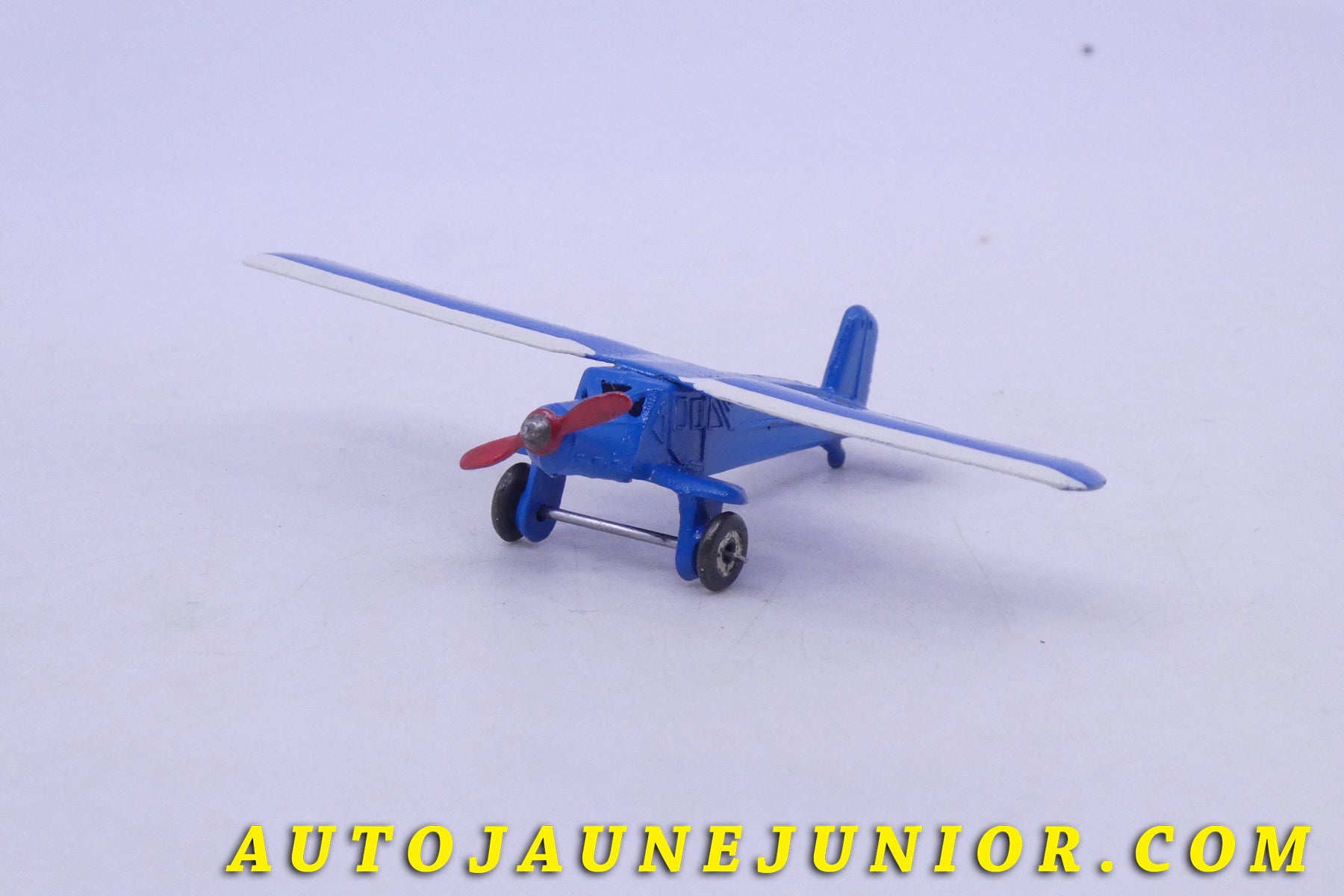 Le Dinky Toys Avion Henriot 180 hT est en vente sur Auto Jaune Junior ! Découvrez nos collections de diecast Dinky-Toys, Corgi, Corgi-Toys, Solido, Norev… AutoJaune Junior ; Retrouvez AutoJauneJunior au magasin AutoJaune Paris, ouvert en 1984 par Vincent Espinasse. 
