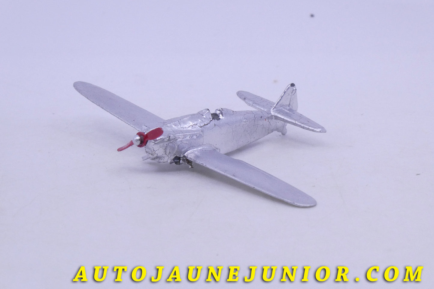 Le Dinky Toys Avion Dewoitine Chasseur est en vente sur Auto Jaune Junior ! Découvrez nos collections de diecast Dinky-Toys, Corgi, Corgi-Toys, Solido, Norev… AutoJaune Junior ; Retrouvez AutoJauneJunior au magasin AutoJaune Paris, ouvert en 1984 par Vincent Espinasse. 