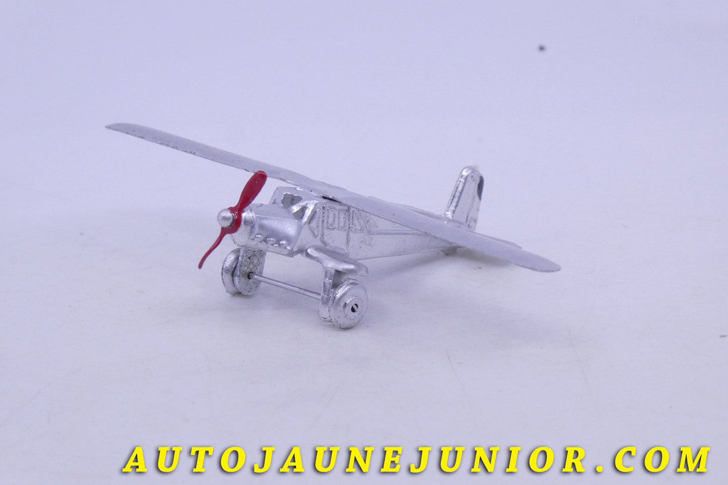 Le Dinky Toys Avion Henriot H 180 M est en vente sur Auto Jaune Junior ! Découvrez nos collections de diecast Dinky-Toys, Corgi, Corgi-Toys, Solido, Norev… AutoJaune Junior ; Retrouvez AutoJauneJunior au magasin AutoJaune Paris, ouvert en 1984 par Vincent Espinasse. 
