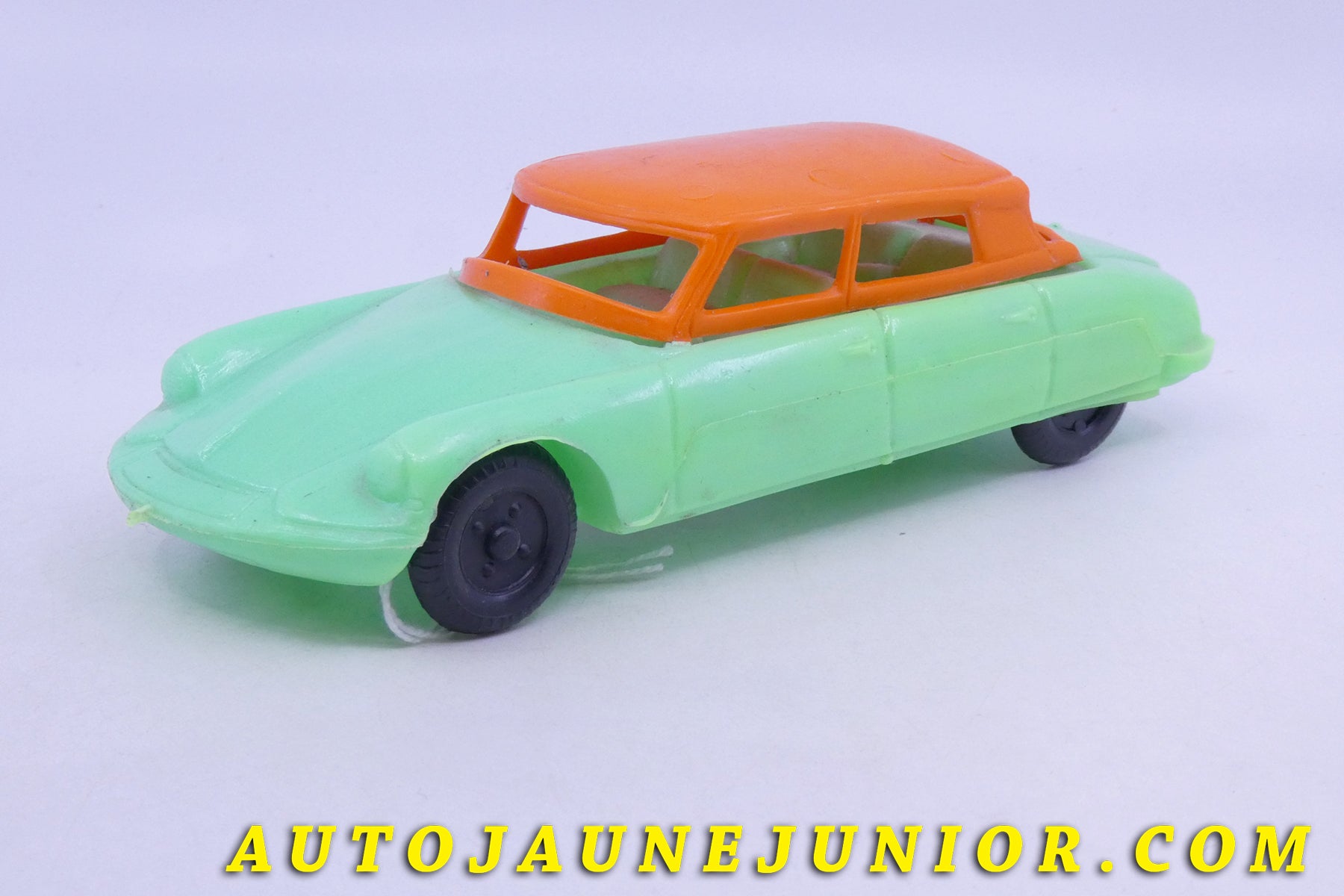 Le Autre Fabriquant Citroën DS 19 est en vente sur Auto Jaune Junior ! Découvrez nos collections de diecast Dinky-Toys, Corgi, Corgi-Toys, Solido, Norev… AutoJaune Junior ; Retrouvez AutoJauneJunior au magasin AutoJaune Paris, ouvert en 1984 par Vincent Espinasse. 