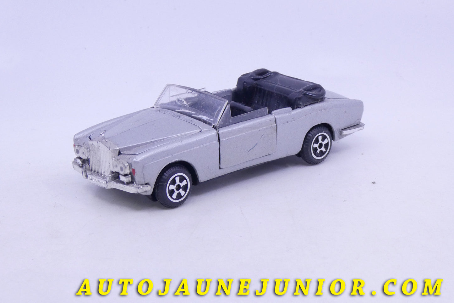Le Politoys Rolls Royce Silver shadow convertible est en vente sur Auto Jaune Junior ! Découvrez nos collections de diecast Dinky-Toys, Corgi, Corgi-Toys, Solido, Norev… AutoJaune Junior ; Retrouvez AutoJauneJunior au magasin AutoJaune Paris, ouvert en 1984 par Vincent Espinasse. 