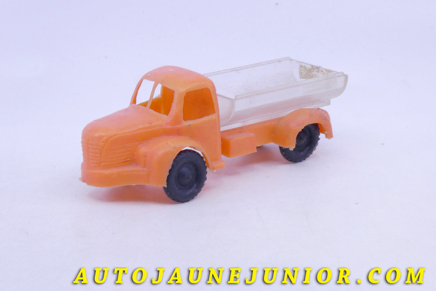 Le #10047 - France - Berliet - Camion GLR citerne à bonbons est en vente sur Auto Jaune Junior ! Découvrez nos collections de diecast Dinky-Toys, Corgi, Corgi-Toys, Solido, Norev… Découvrez notre magasin physique , AutoJaune Paris, ouvert en 1984 par Vincent Espinasse. 41 rue Cavendish, 75019 Paris. Tel : 01 42 40 61 23. Ouvert les mardi et vendredi de 13h à 19h. 