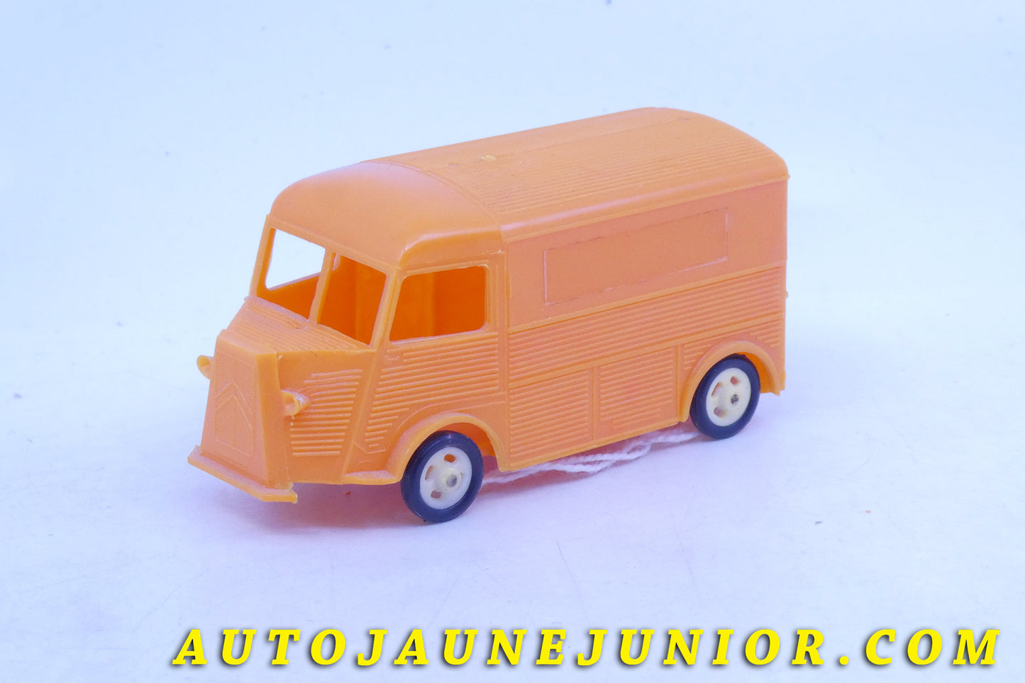 Le #10060 - Clé - Citroën - 1200 Kg Fourgon est en vente sur Auto Jaune Junior ! Découvrez nos collections de diecast Dinky-Toys, Corgi, Corgi-Toys, Solido, Norev… Découvrez notre magasin physique , AutoJaune Paris, ouvert en 1984 par Vincent Espinasse. 41 rue Cavendish, 75019 Paris. Tel : 01 42 40 61 23. Ouvert les mardi et vendredi de 13h à 19h. 