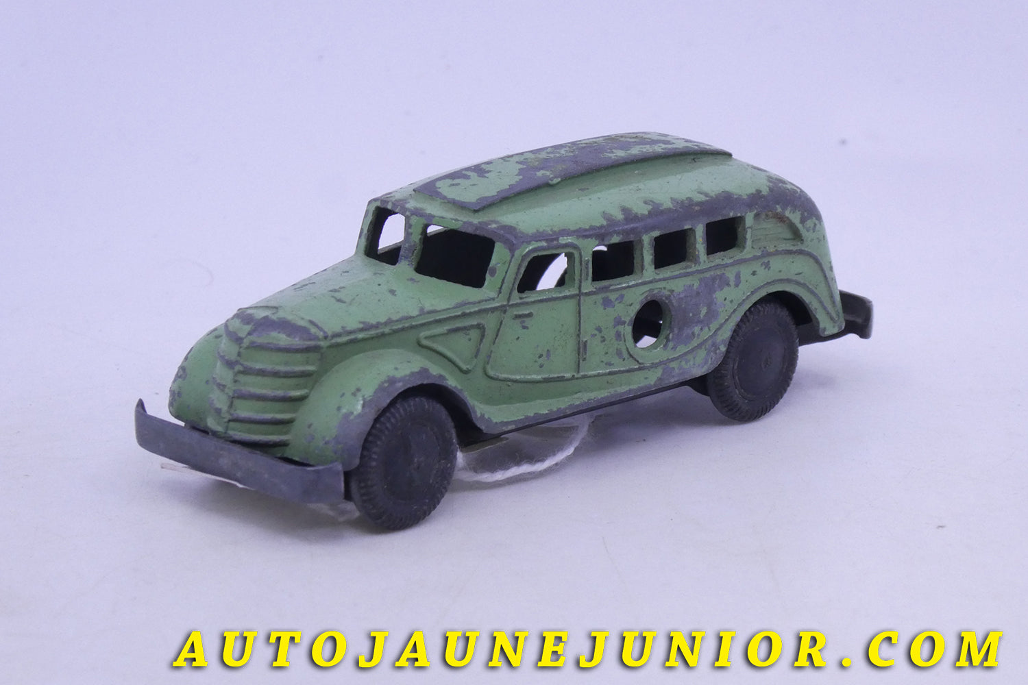 Le Solido Berline Auto démontable est en vente sur Auto Jaune Junior ! Découvrez nos collections de diecast Dinky-Toys, Corgi, Corgi-Toys, Solido, Norev… AutoJaune Junior ; Retrouvez AutoJauneJunior au magasin AutoJaune Paris, ouvert en 1984 par Vincent Espinasse. 