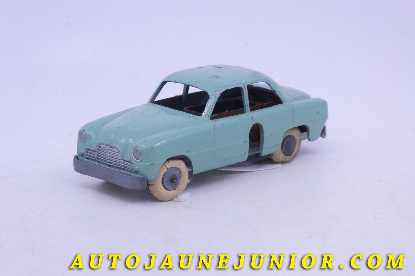 Le Solido Ford Zephyr est en vente sur Auto Jaune Junior ! Découvrez nos collections de diecast Dinky-Toys, Corgi, Corgi-Toys, Solido, Norev… AutoJaune Junior ; Retrouvez AutoJauneJunior au magasin AutoJaune Paris, ouvert en 1984 par Vincent Espinasse. 