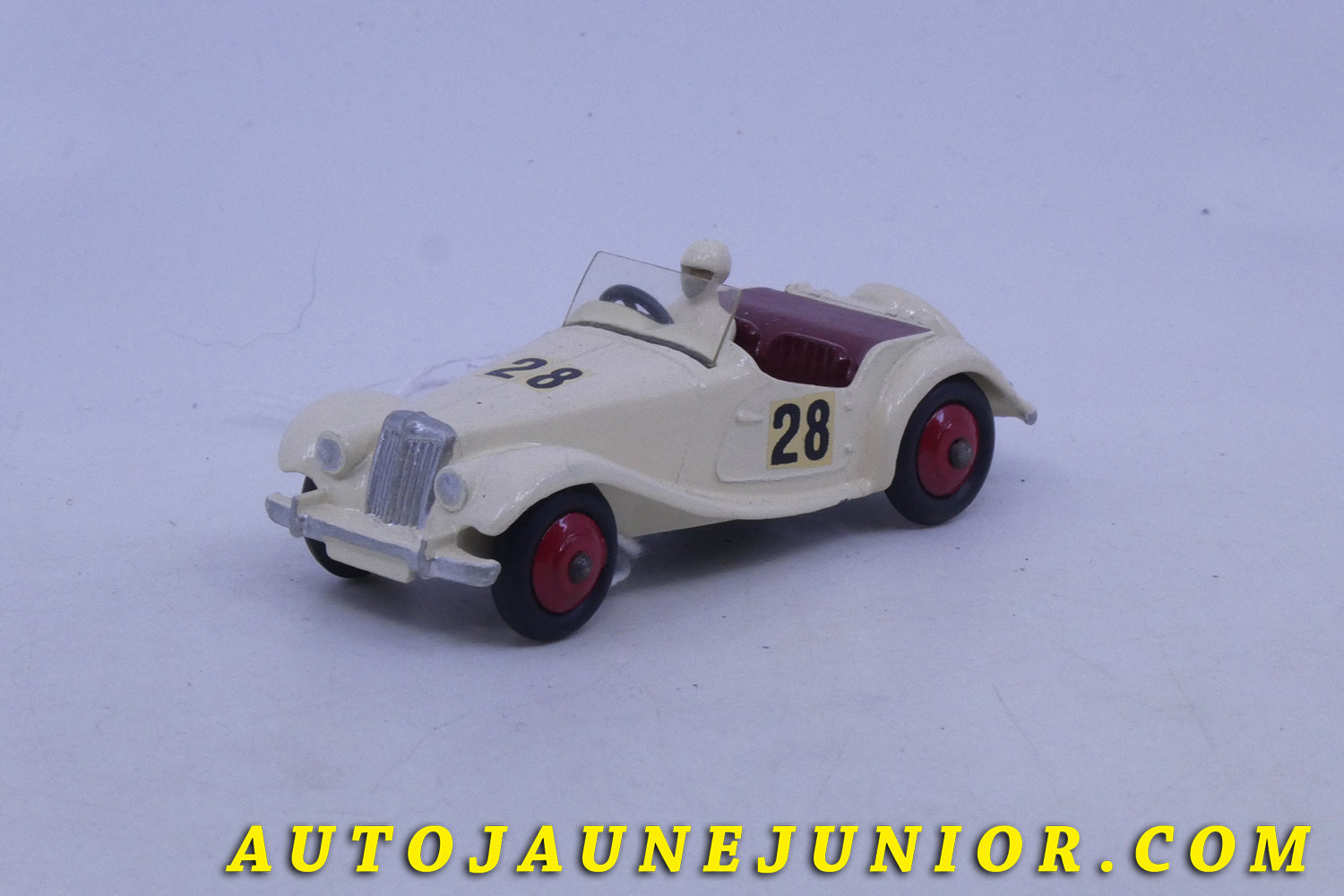 Le Dinky Toys MG TF midget compétition est en vente sur Auto Jaune Junior ! Découvrez nos collections de diecast Dinky-Toys, Corgi, Corgi-Toys, Solido, Norev… AutoJaune Junior ; Retrouvez AutoJauneJunior au magasin AutoJaune Paris, ouvert en 1984 par Vincent Espinasse. 