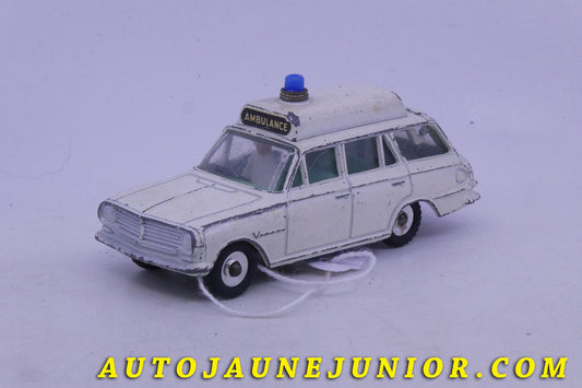 Le Dinky Toys Vauxhall Victor Ambulance est en vente sur Auto Jaune Junior ! Découvrez nos collections de diecast Dinky-Toys, Corgi, Corgi-Toys, Solido, Norev… AutoJaune Junior ; Retrouvez AutoJauneJunior au magasin AutoJaune Paris, ouvert en 1984 par Vincent Espinasse. 