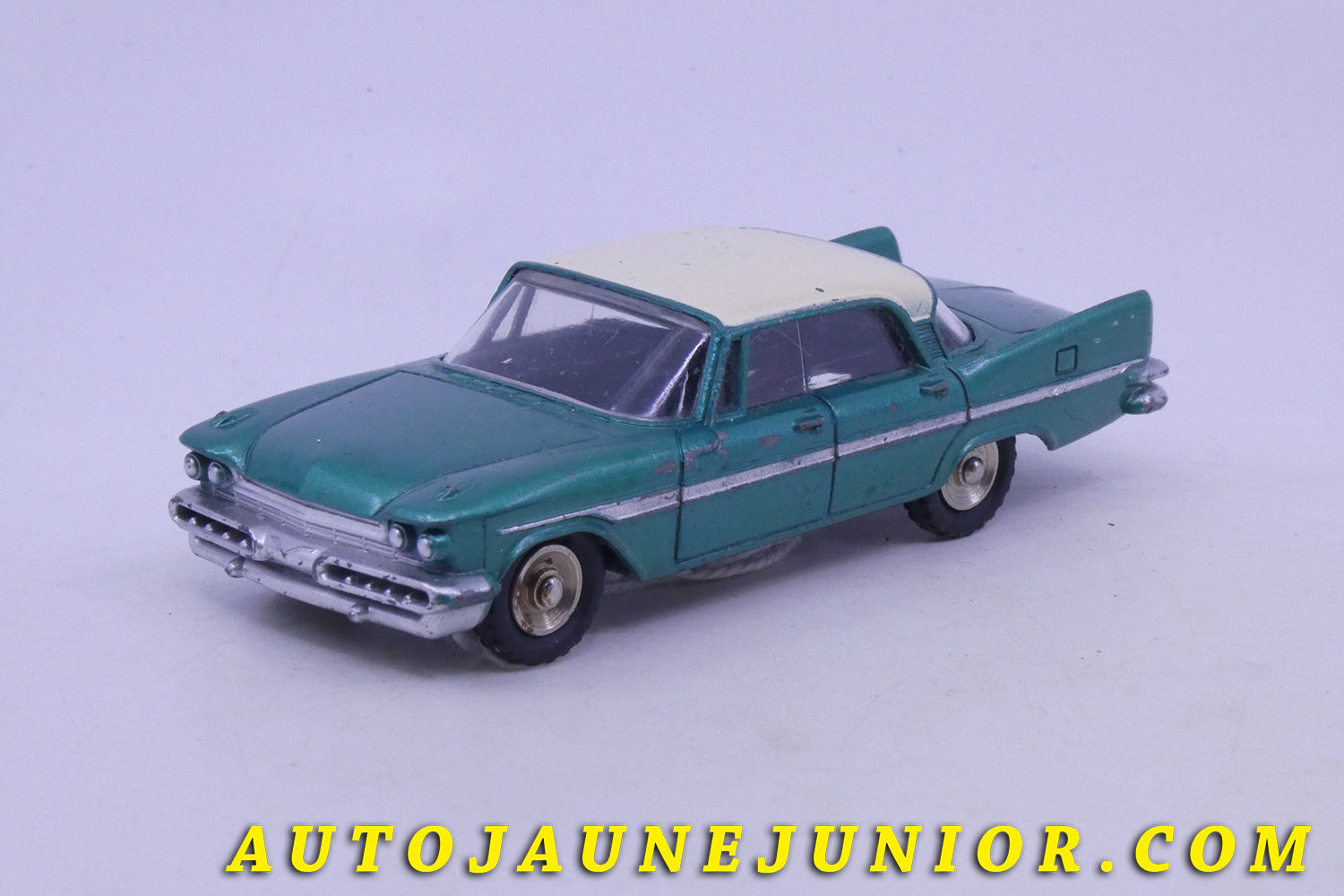Le Dinky Toys De Soto Diplomat est en vente sur Auto Jaune Junior ! Découvrez nos collections de diecast Dinky-Toys, Corgi, Corgi-Toys, Solido, Norev… AutoJaune Junior ; Retrouvez AutoJauneJunior au magasin AutoJaune Paris, ouvert en 1984 par Vincent Espinasse. 