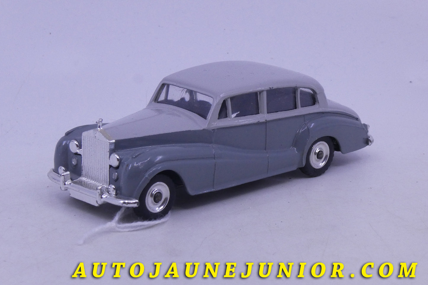 Le Dinky Toys Rolls Royce Silver Wraith est en vente sur Auto Jaune Junior ! Découvrez nos collections de diecast Dinky-Toys, Corgi, Corgi-Toys, Solido, Norev… AutoJaune Junior ; Retrouvez AutoJauneJunior au magasin AutoJaune Paris, ouvert en 1984 par Vincent Espinasse. 