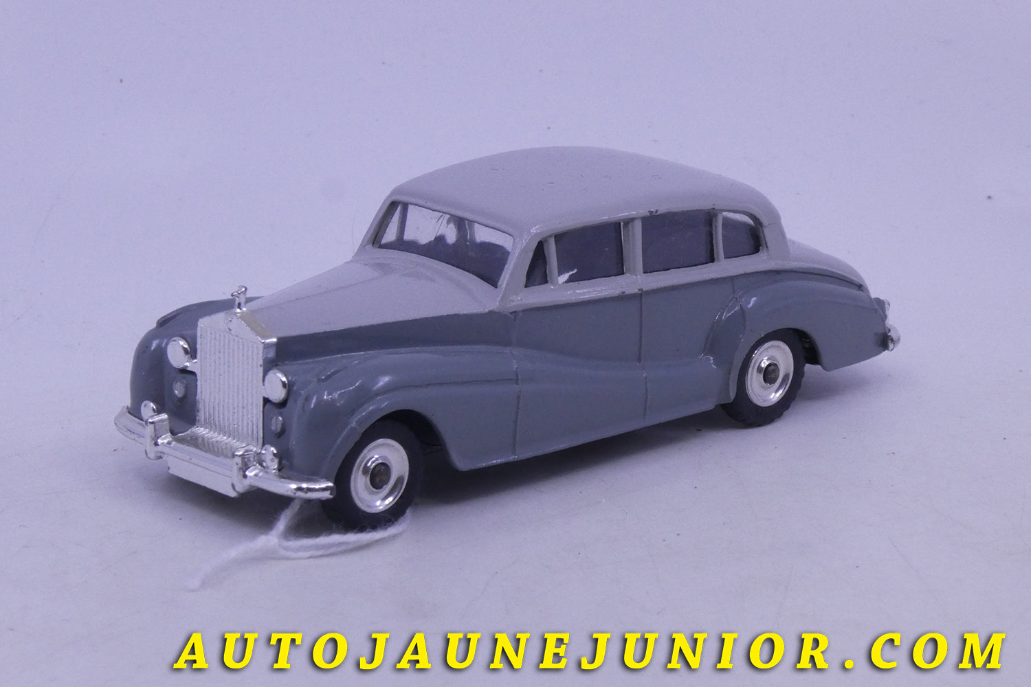 Le Dinky Toys Rolls Royce Silver Wraith est en vente sur Auto Jaune Junior ! Découvrez nos collections de diecast Dinky-Toys, Corgi, Corgi-Toys, Solido, Norev… AutoJaune Junior ; Retrouvez AutoJauneJunior au magasin AutoJaune Paris, ouvert en 1984 par Vincent Espinasse. 