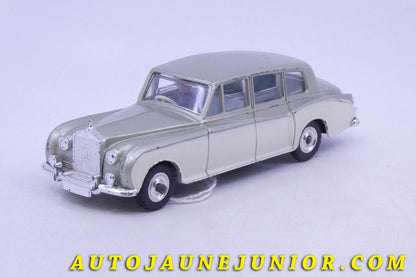 Le Dinky Toys Rolls Royce Phantom V est en vente sur Auto Jaune Junior ! Découvrez nos collections de diecast Dinky-Toys, Corgi, Corgi-Toys, Solido, Norev… AutoJaune Junior ; Retrouvez AutoJauneJunior au magasin AutoJaune Paris, ouvert en 1984 par Vincent Espinasse. 