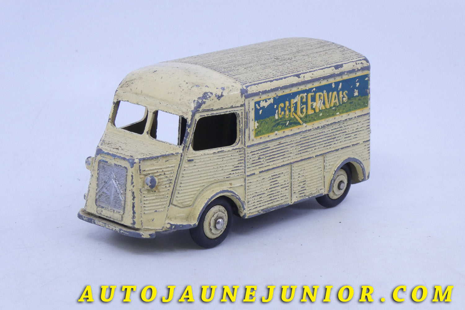 Le Dinky Toys Citroën 1200Kgs fourgon "Ch.Gervais" est en vente sur Auto Jaune Junior ! Découvrez nos collections de diecast Dinky-Toys, Corgi, Corgi-Toys, Solido, Norev… AutoJaune Junior ; Retrouvez AutoJauneJunior au magasin AutoJaune Paris, ouvert en 1984 par Vincent Espinasse. 