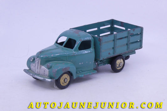 Le Dinky Toys Studebaker camionette tapissière type 1 à pneus (Rare !) est en vente sur Auto Jaune Junior ! Découvrez nos collections de diecast Dinky-Toys, Corgi, Corgi-Toys, Solido, Norev… AutoJaune Junior ; Retrouvez AutoJauneJunior au magasin AutoJaune Paris, ouvert en 1984 par Vincent Espinasse. 