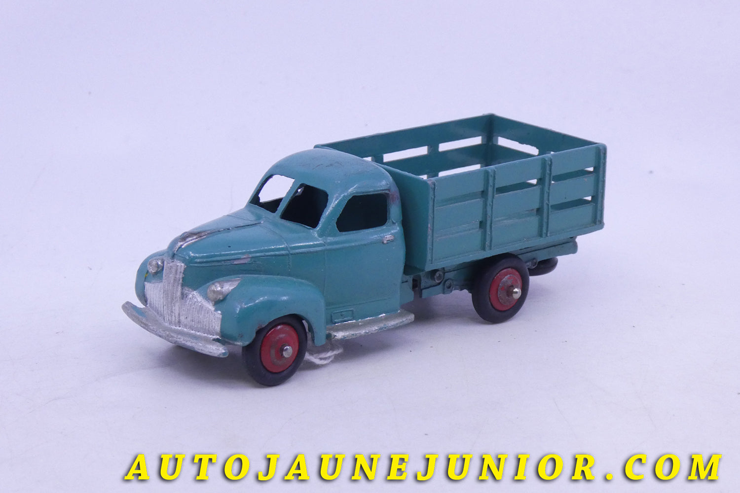 Le Dinky Toys Studebaker camionette tapissière type 1 à pneus (Rare !) est en vente sur Auto Jaune Junior ! Découvrez nos collections de diecast Dinky-Toys, Corgi, Corgi-Toys, Solido, Norev… AutoJaune Junior ; Retrouvez AutoJauneJunior au magasin AutoJaune Paris, ouvert en 1984 par Vincent Espinasse. 