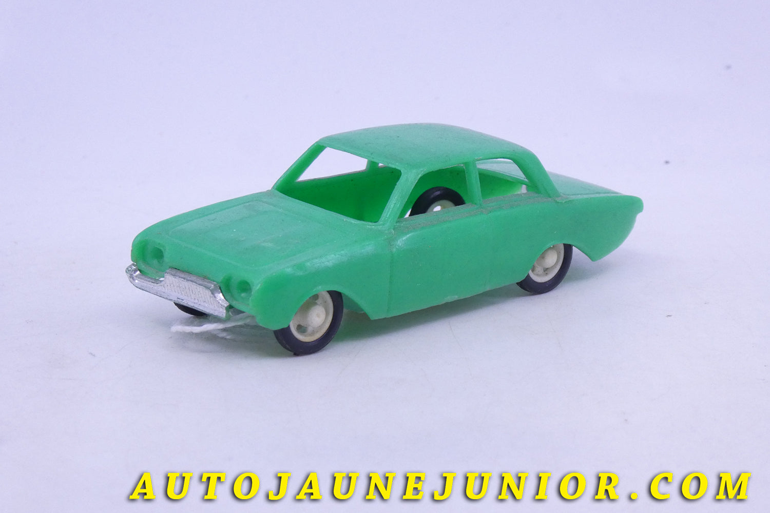 Le Clé Ford Taunus 17 M Berline est en vente sur Auto Jaune Junior ! Découvrez nos collections de diecast Dinky-Toys, Corgi, Corgi-Toys, Solido, Norev… Retrouvez AutoJauneJunior au magasin AutoJaune Paris, ouvert en 1984 par Vincent Espinasse. 