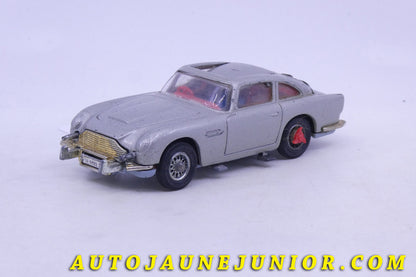 Le Corgi Toys Aston Martin DB5 - James Bond est en vente sur Auto Jaune Junior ! Découvrez nos collections de diecast Dinky-Toys, Corgi, Corgi-Toys, Solido, Norev… AutoJaune Junior ; Retrouvez AutoJauneJunior au magasin AutoJaune Paris, ouvert en 1984 par Vincent Espinasse. 