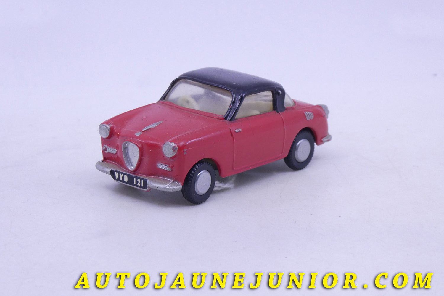 Le Spot-On Goggomobile TS 400 est en vente sur Auto Jaune Junior ! Découvrez nos collections de diecast Dinky-Toys, Corgi, Corgi-Toys, Solido, Norev… AutoJaune Junior ; Retrouvez AutoJauneJunior au magasin AutoJaune Paris, ouvert en 1984 par Vincent Espinasse. 