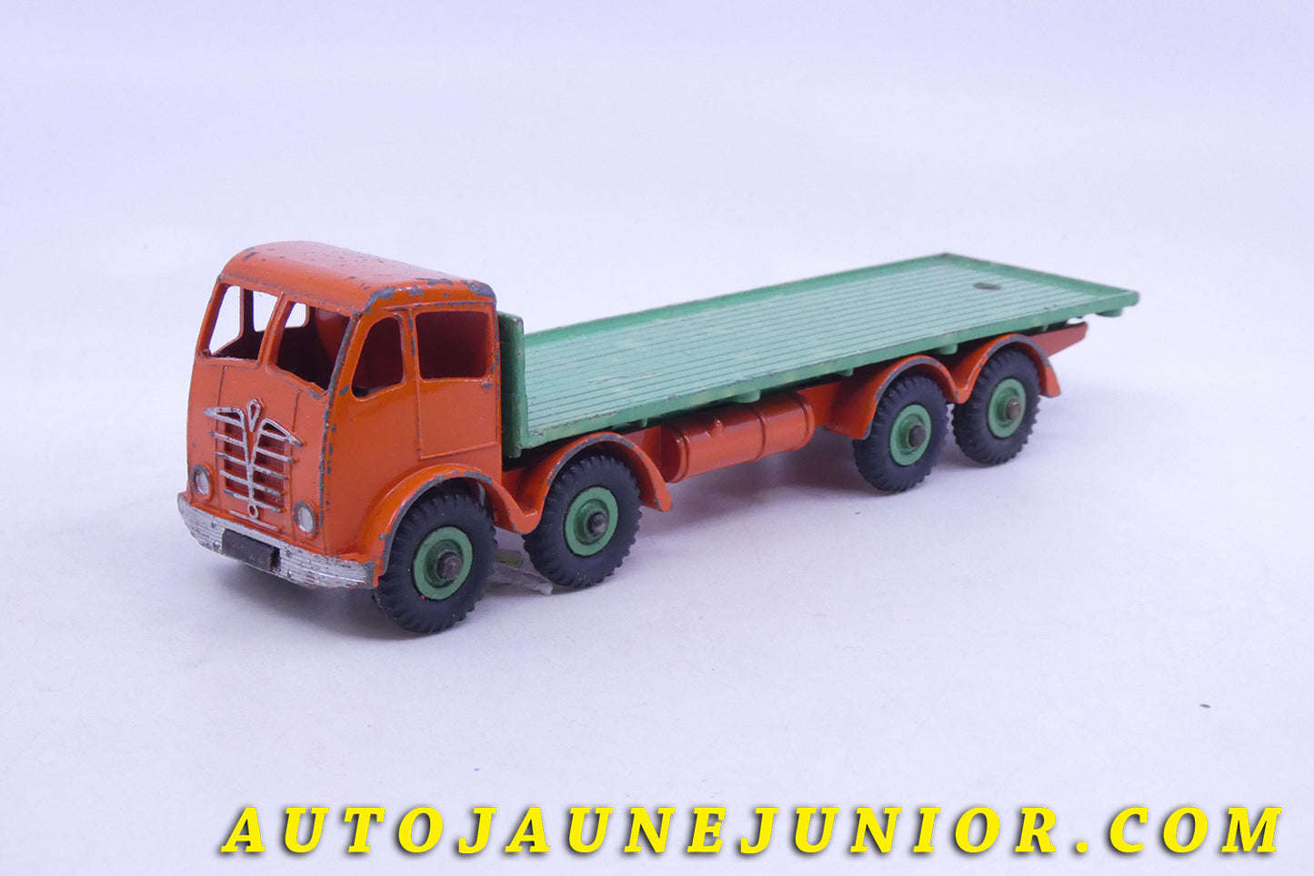 Le Dinky Toys Foden Mk2 Plateau est en vente sur Auto Jaune Junior ! Découvrez nos collections de diecast Dinky-Toys, Corgi, Corgi-Toys, Solido, Norev… AutoJaune Junior ; Retrouvez AutoJauneJunior au magasin AutoJaune Paris, ouvert en 1984 par Vincent Espinasse. 