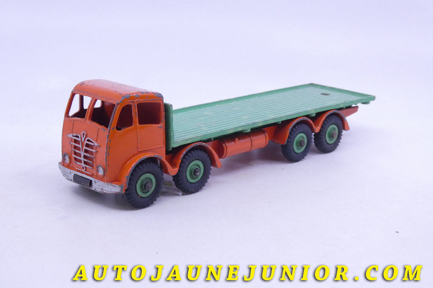 Le Dinky Toys Foden Mk2 Plateau est en vente sur Auto Jaune Junior ! Découvrez nos collections de diecast Dinky-Toys, Corgi, Corgi-Toys, Solido, Norev… AutoJaune Junior ; Retrouvez AutoJauneJunior au magasin AutoJaune Paris, ouvert en 1984 par Vincent Espinasse. 