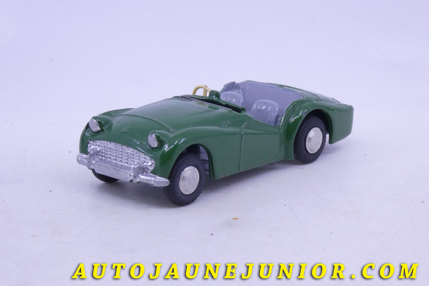 Le Spot-On Triumph TR3 Cabriolet est en vente sur Auto Jaune Junior ! Découvrez nos collections de diecast Dinky-Toys, Corgi, Corgi-Toys, Solido, Norev… AutoJaune Junior ; Retrouvez AutoJauneJunior au magasin AutoJaune Paris, ouvert en 1984 par Vincent Espinasse. 